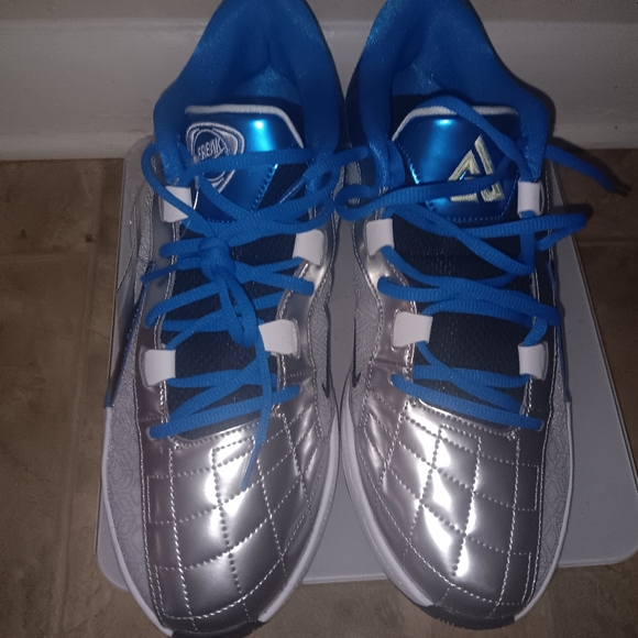 [SOLD]Giannis Freak 5 Size 11 Basketball Shoes - Picture 2 of 5